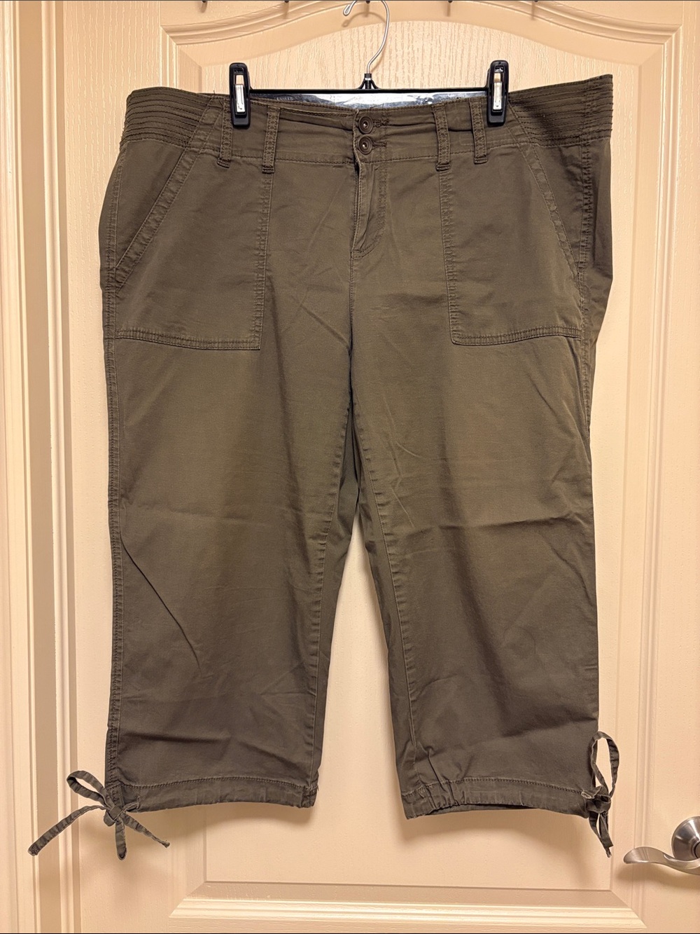 Women's Olive Green Drawstring Crop pants